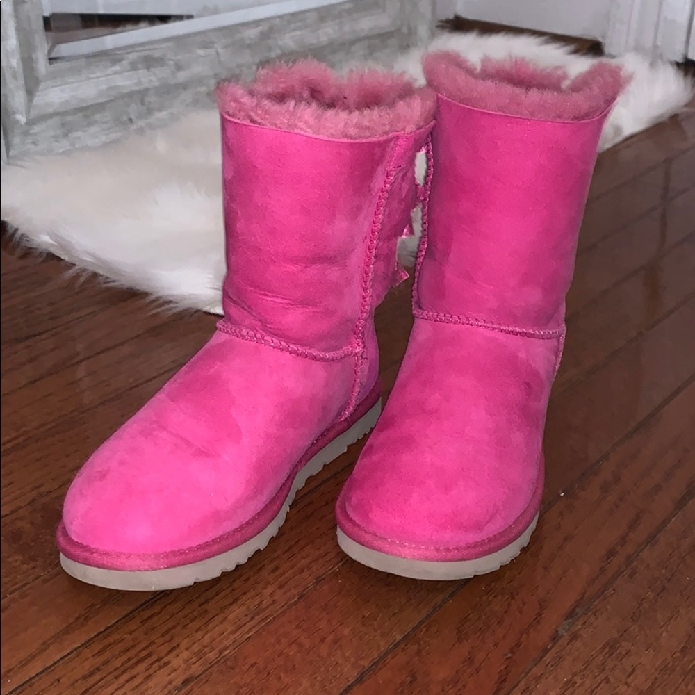 Pink Ugg’s with a cute🎀